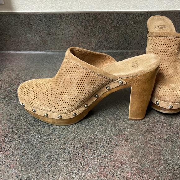 UGG heeled clog size 8 - Picture 2 of 9
